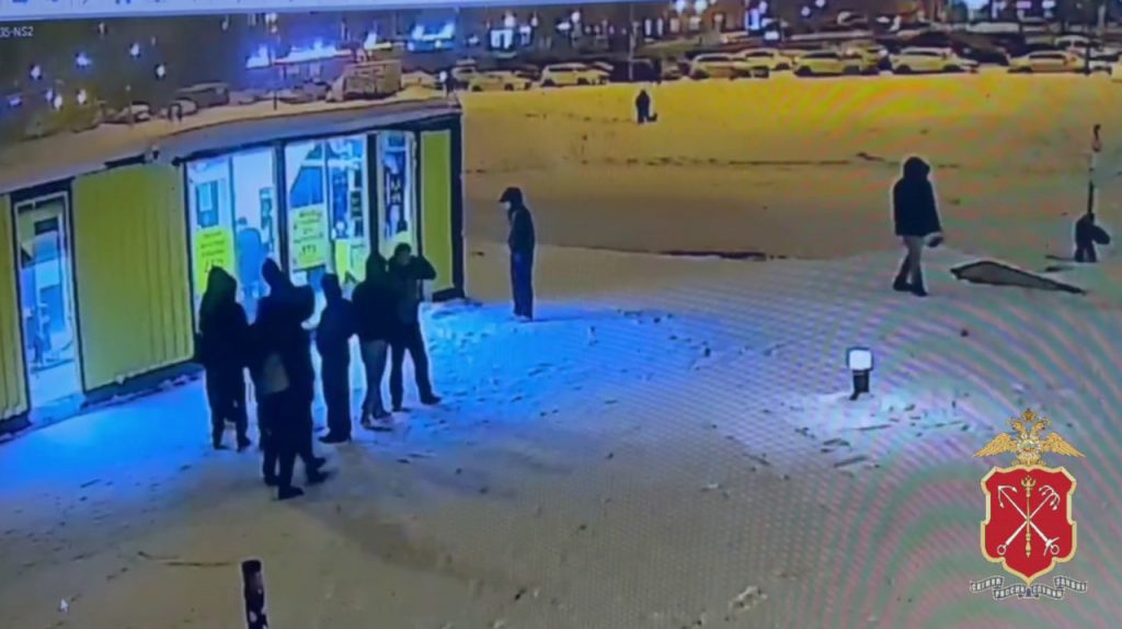 Полиция показала момент конфликта подростков у ТРЦ «Жемчужная плаза»