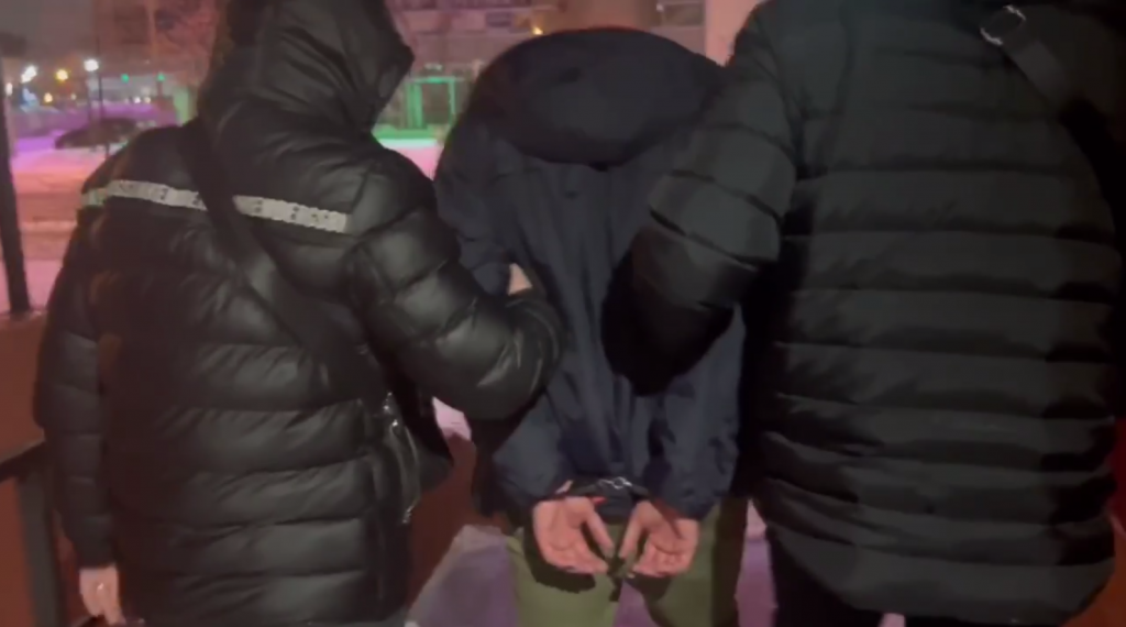 Поджоги покрышек, тонна наркотиков и драка мигрантов: криминал в Петербурге за неделю 