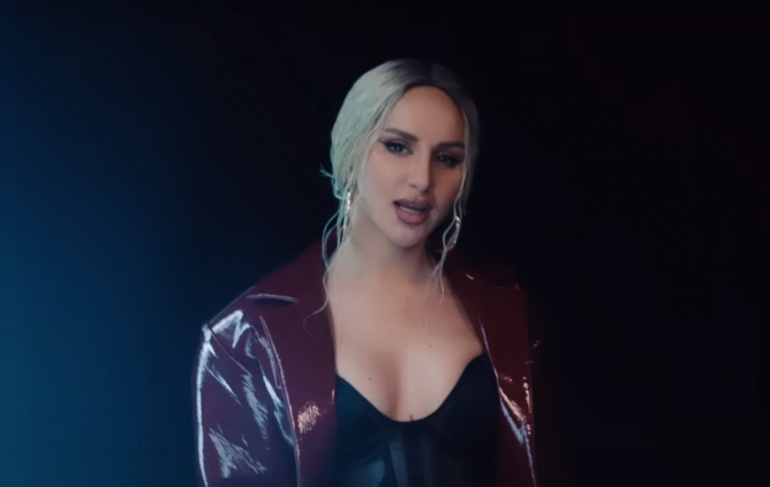 С чем звезды встретили месяц с почти «голого бала» Ивлеевой