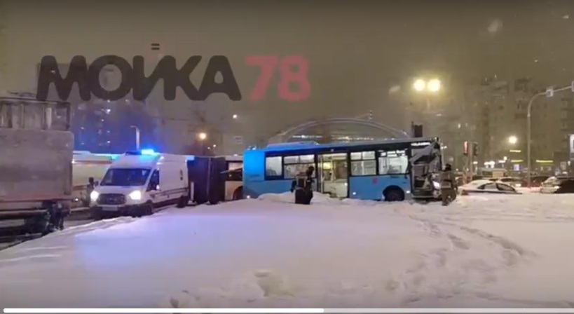 Появились подробности ДТП с автобусом у метро «Ленинский проспект»