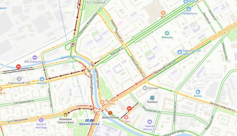 Петербуржцы в утренний час пик вязнут в 7-балльных заторах