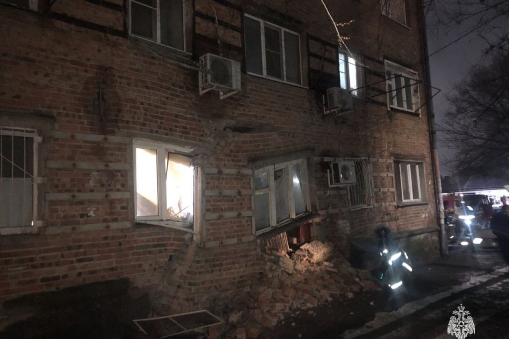 В Ростове обрушилась часть аварийного дома