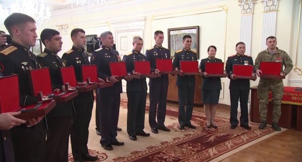 Участники спецоперации получили от Путина памятные значки