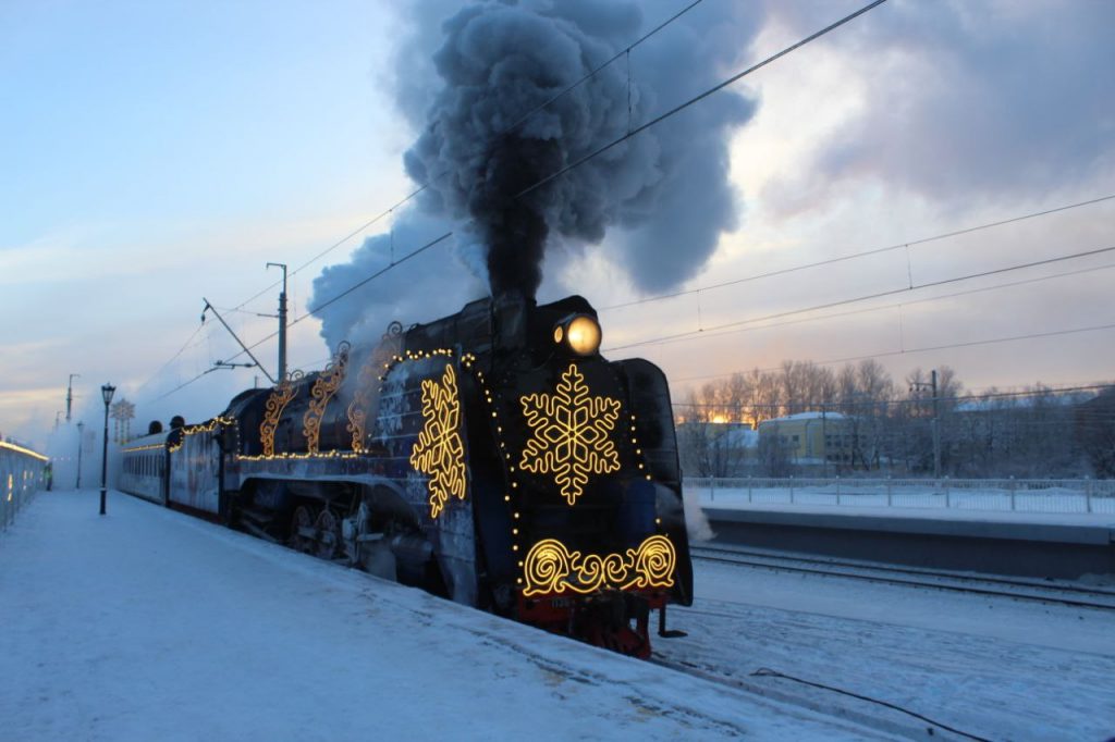 В Петербурге поезд Деда Мороза на прощание покажет зимнюю сказку
