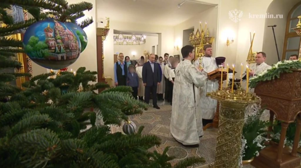 Путин встретил Рождество в храме в Ново-Огареве с семьями погибших в СВО