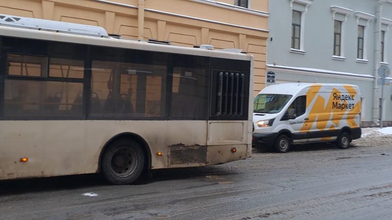 На Шпалерной в ДТП попала машина Яндекс.Маркета