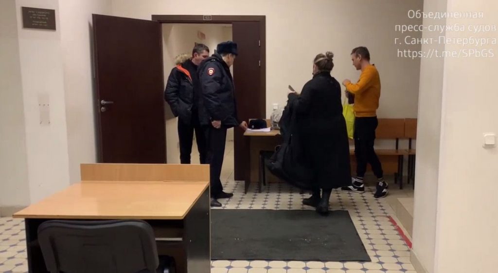 Горсуд Петербурга оставил в силе арест Тесли из «Щенков»