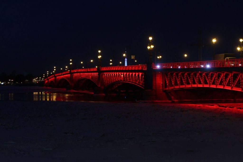В Петербурге разведут все мосты по Неве в ночь с 15 на 16 апреля
