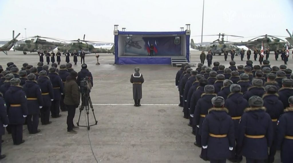 На аэродроме Чкаловский Путин вручил госнаграды воинским частям ВКС РФ