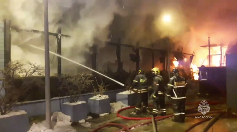 МЧС показало, как тушили здание "Известия Холл" в Москве