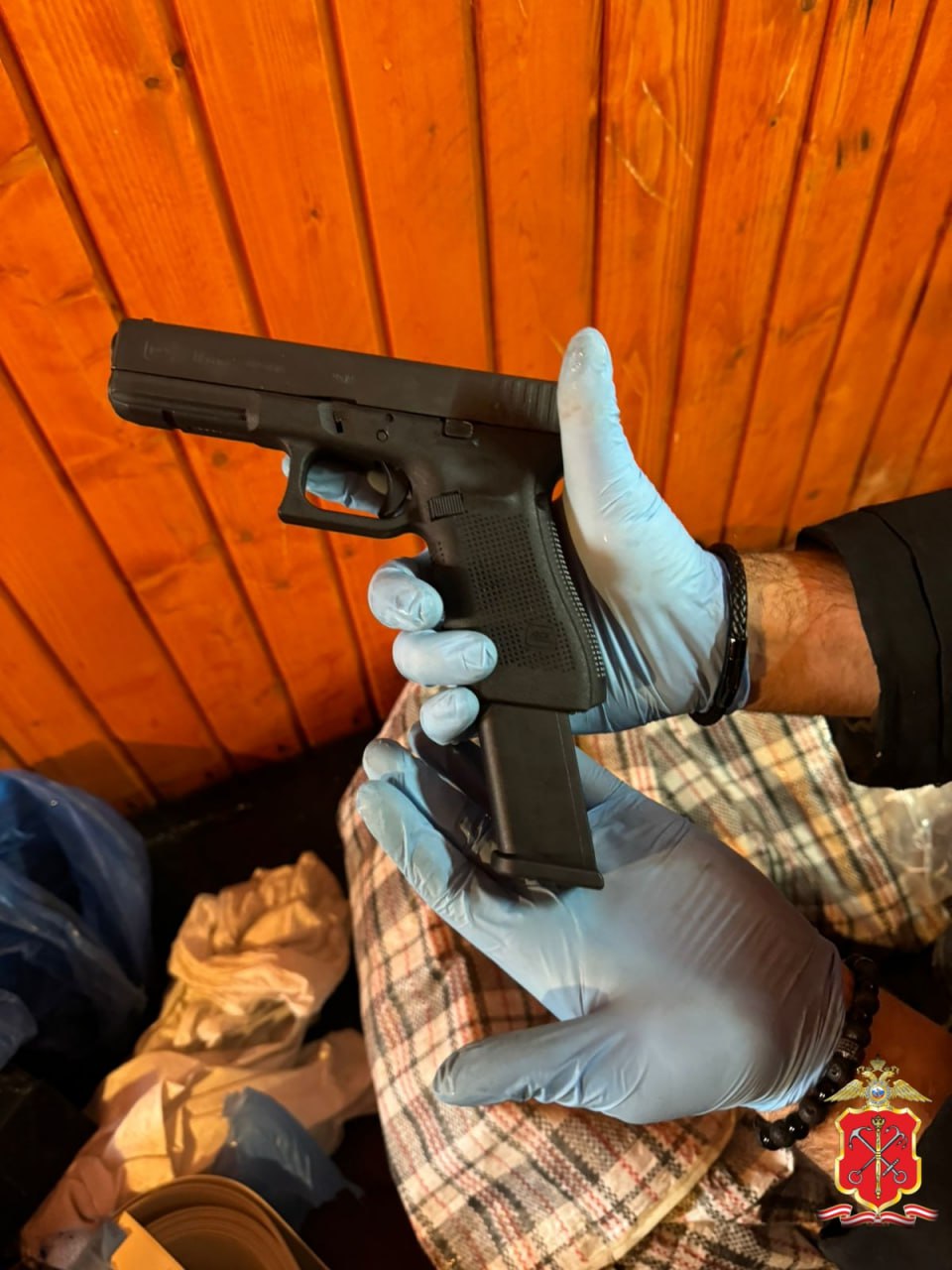 Арсенал, найденный в гараже на Глухарской, впечатляет в целом и в деталях