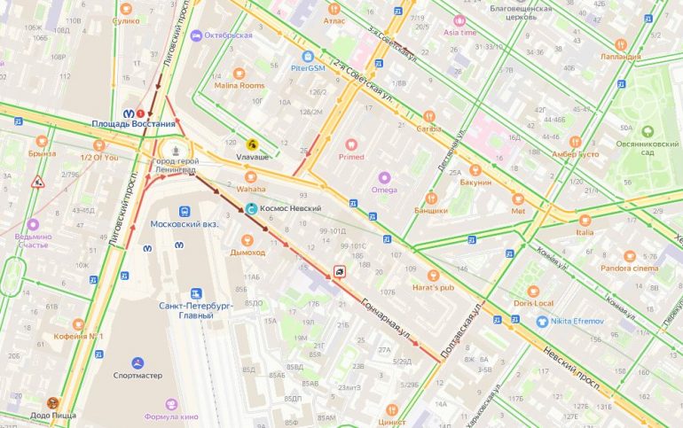 Дороги в Петербурге непривычно зеленые и пустые