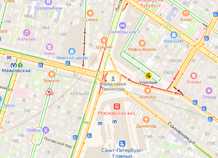 На Невском автоледи на Porsche устроила массовое ДТП