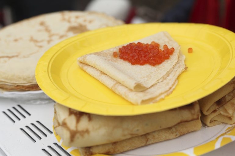 Нехитрые способы, как приготовить на Масленицу низкокалорийные блины