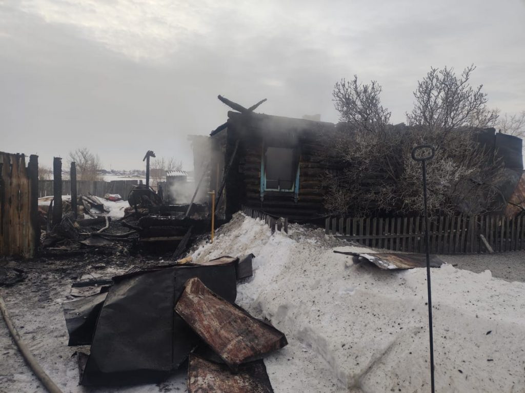 В доме под Курганом сгорела семья из пяти человек