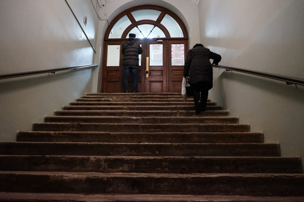В Приморском районе поликлинику оснастили современными лифтами