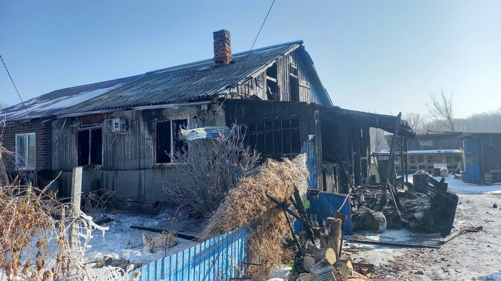 В Приморье двое погибли при пожаре в хосписе