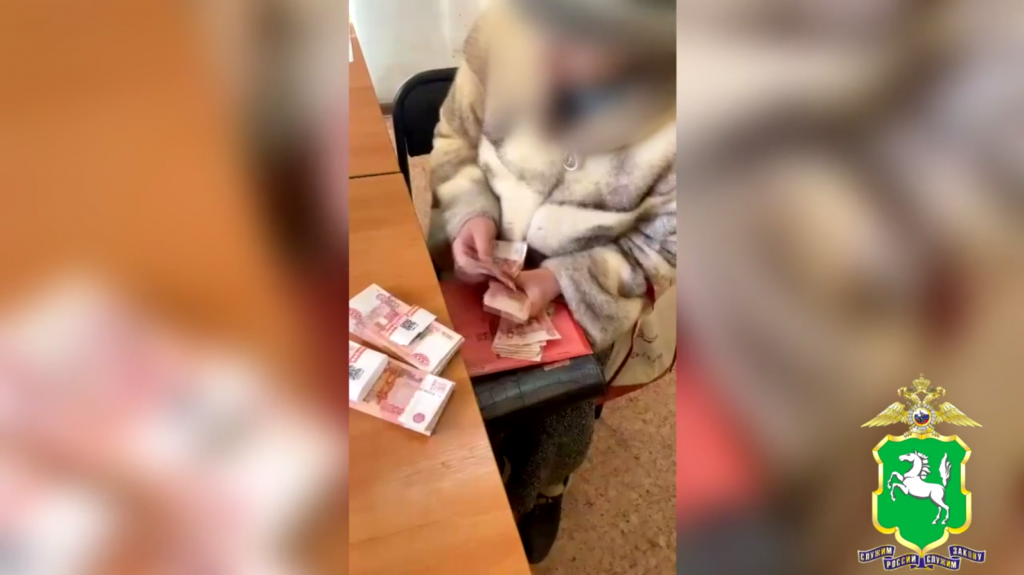 Томская пенсионерка забыла в кондитерской пакет с 1,4 млн рублей