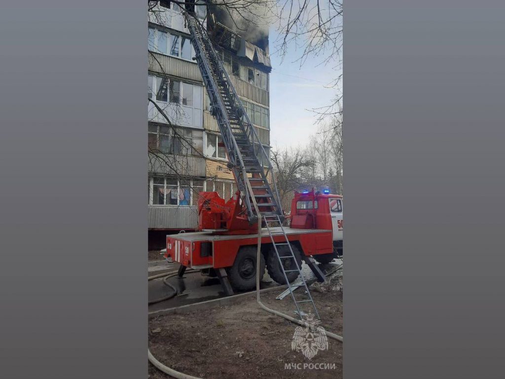 В Нижнем Новгороде спасатели эвакуировали 12 жильцов из пожара