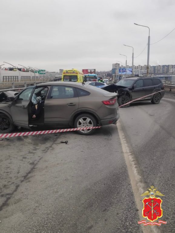 Полиция показала фото смертельного ДТП на Планерном виадуке