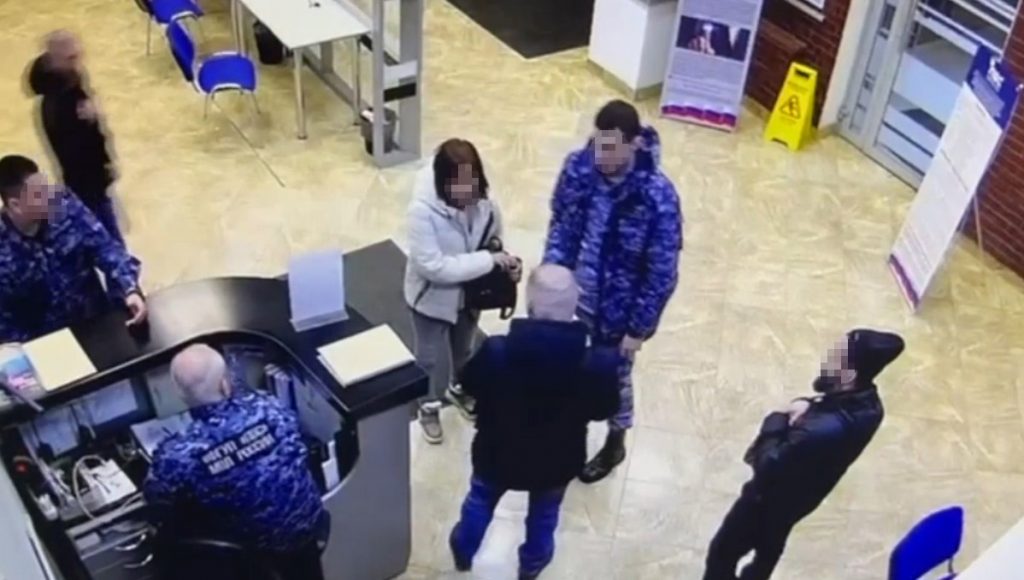 Объявленную в розыск аферистку из Узбекистана задержали в миграционном отделе Петербурга