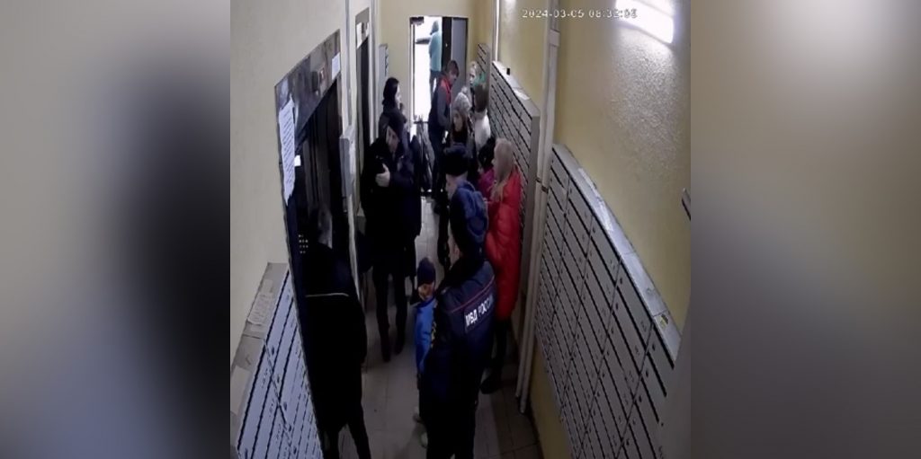 Прокуратура показала кадры спасения жильцов из упавшего лифта в Шушарах