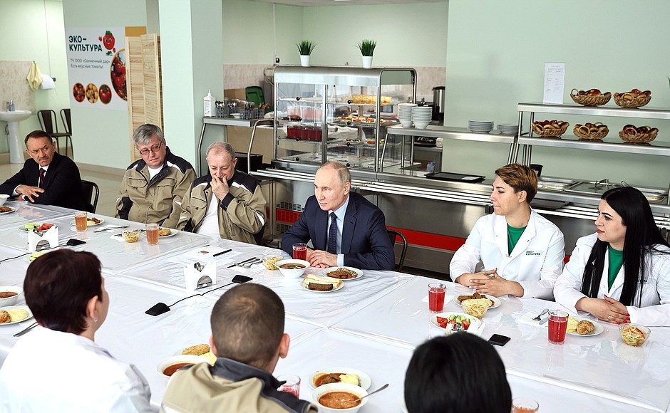 Путину не досталось пюре с котлетой в столовой на Ставрополье