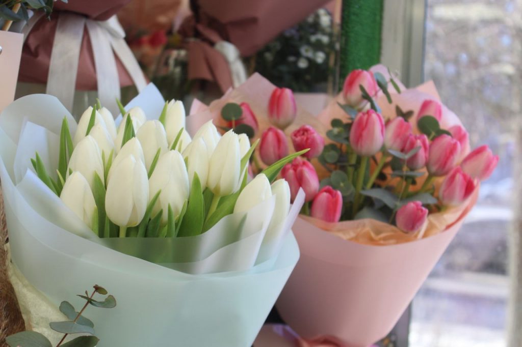 Роспотребнадзор раскрыл петербурженкам секреты по уходу за подаренными 8 марта цветами
