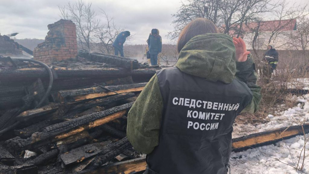 В Новгородской области три человека погибли при пожаре