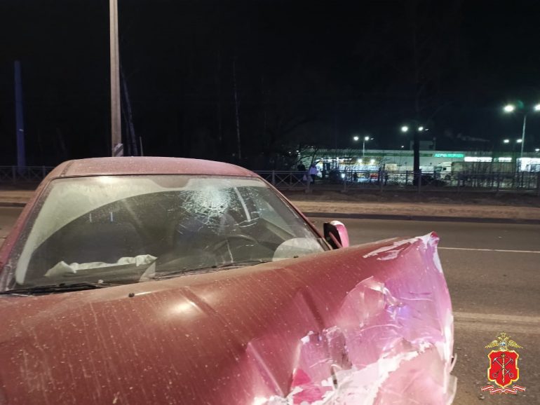 На юго-западе Петербурга в массовом ДТП погиб 20-летний водитель