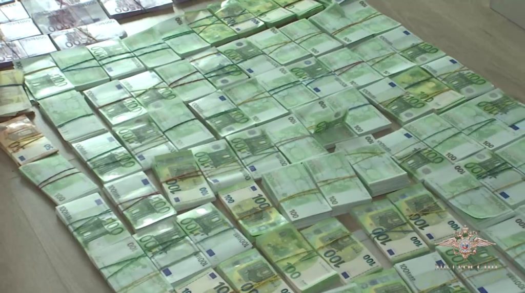 Похититель 1,63 млрд рублей из банка Петербурга рассказал, как вскрыл ячейки