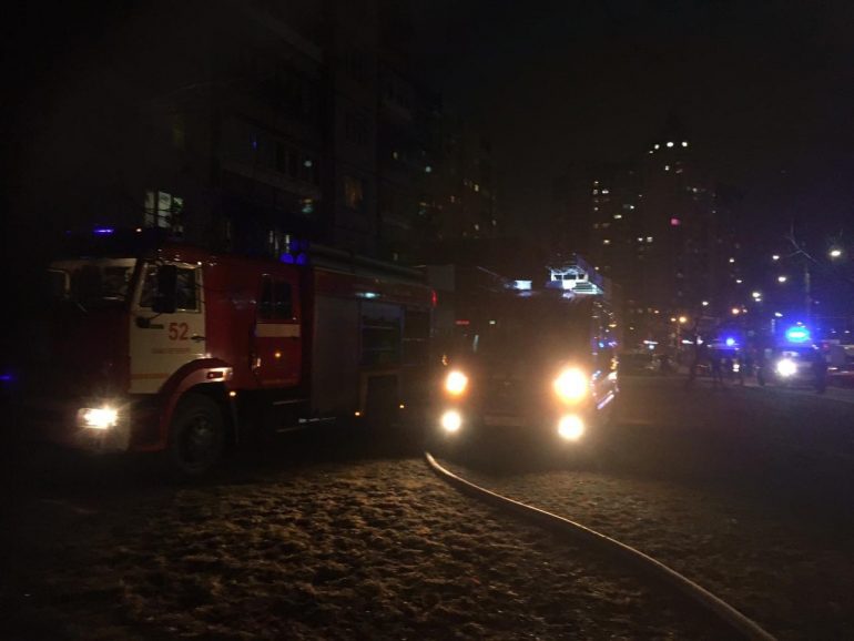 Читатели Мойки78 показали, как тушили пожар в «двушке» на Наставников