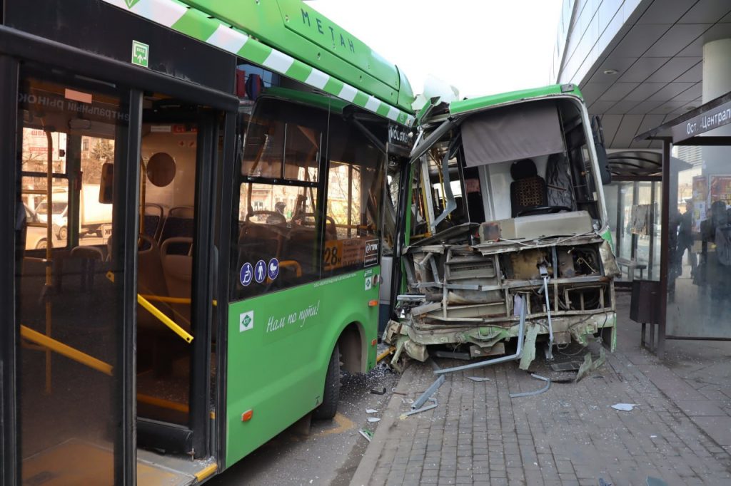 В Курске 10 человек пострадали в ДТП с автобусом с отказавшими тормозами