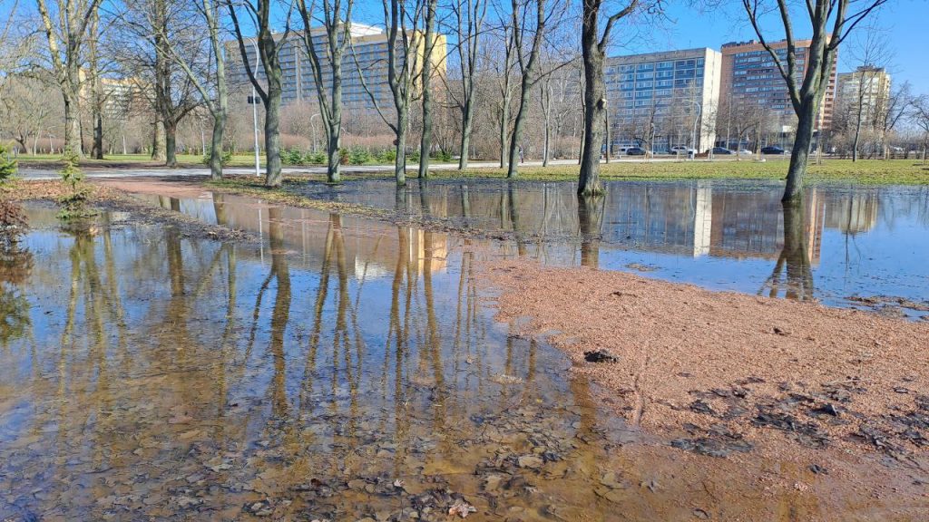 Парк Авиаторов после реконструкции за 900 млн рублей снова под водой