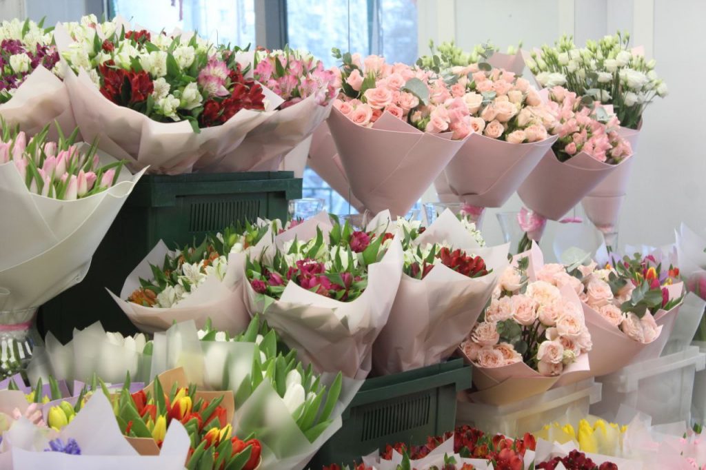 В Госдуме задумались о госрегулировании цен на цветы 