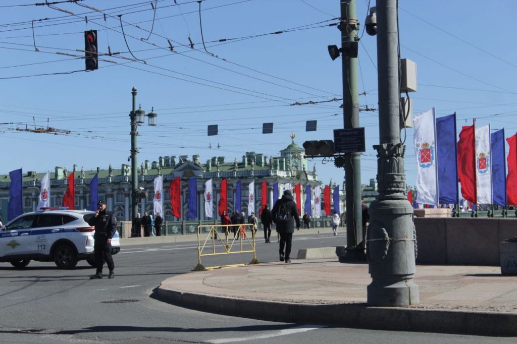 Перекрытия и ограничения в движении 9 мая в центре Петербурге
