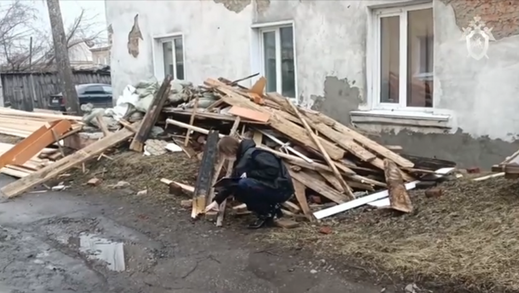 В Кузбассе в квартире жилого дома обвалился потолок