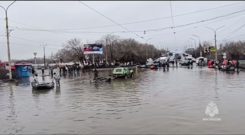 Уровень воды в реке Урал в Оренбурге достиг исторического максимума