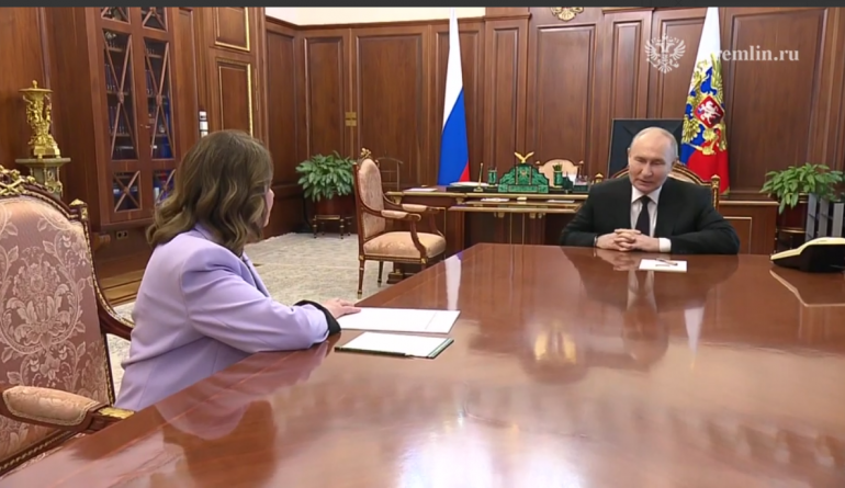 Путин поручил Подносовой разобраться с загруженностью судов