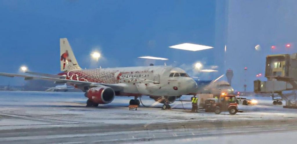 Из-за снегопада два самолета не смогли сесть в Пулково и ушли на запасные аэродромы