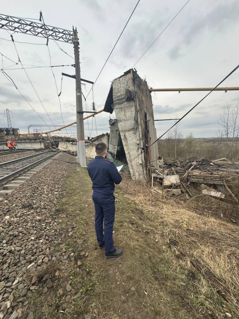 Один человек погиб при обрушении моста в Смоленской области