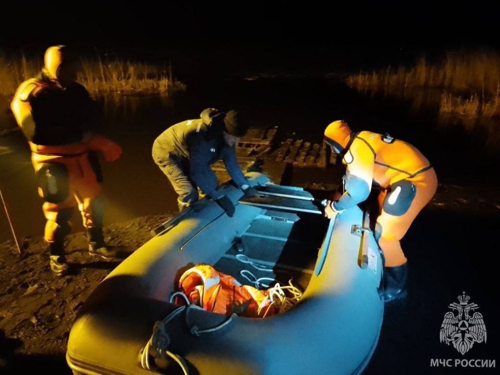 Более 30 рыбаков спасли со льдины в Челябинской области