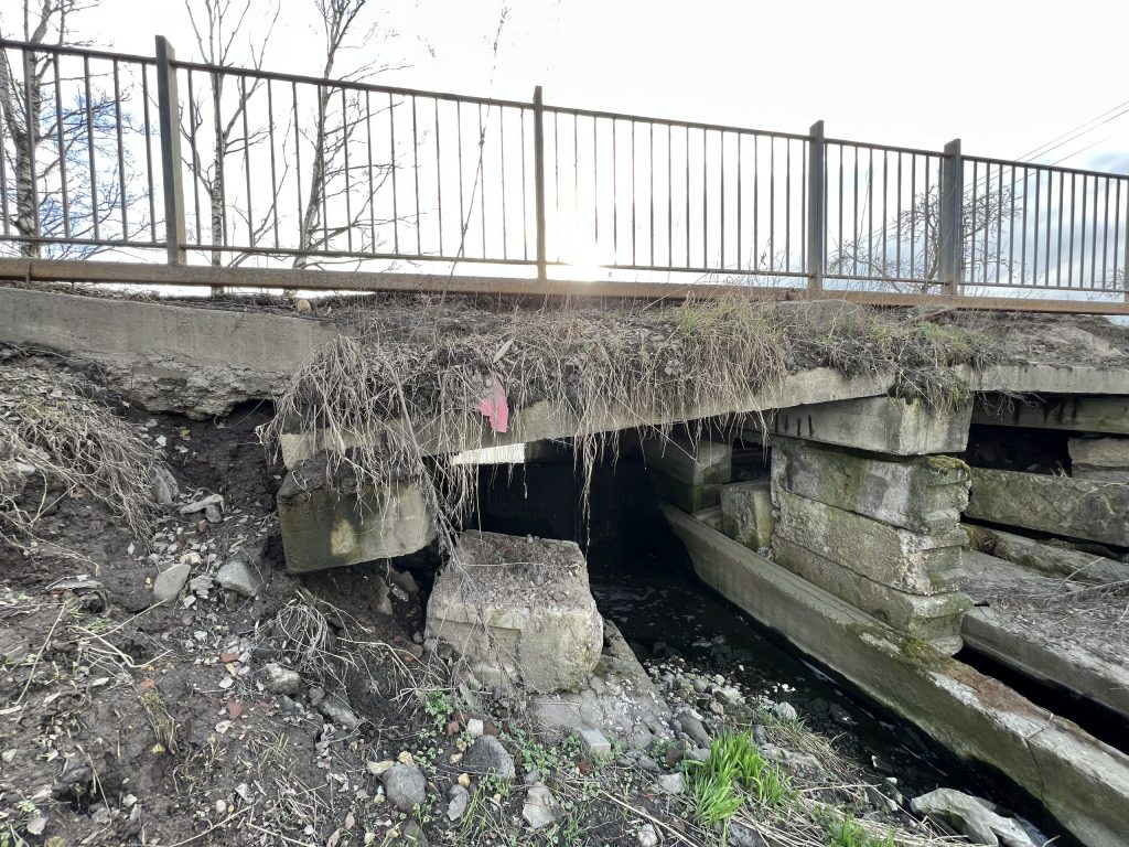 Рядом с совхозом «Детскосельский» вскоре может обрушиться мост
