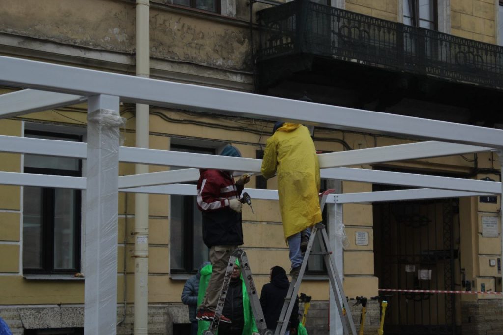В Петербурге до конца сентября открыли сезон уличных веранд