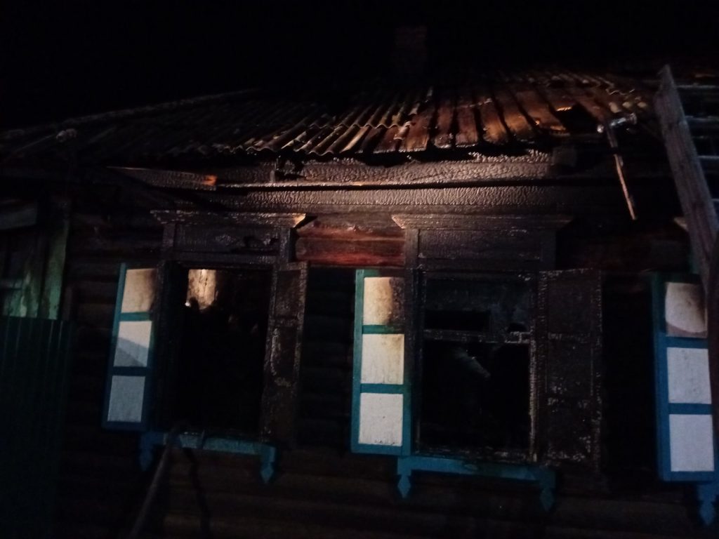Женщина и двое малышей не смогли выбраться из горящего дома в Бурятии