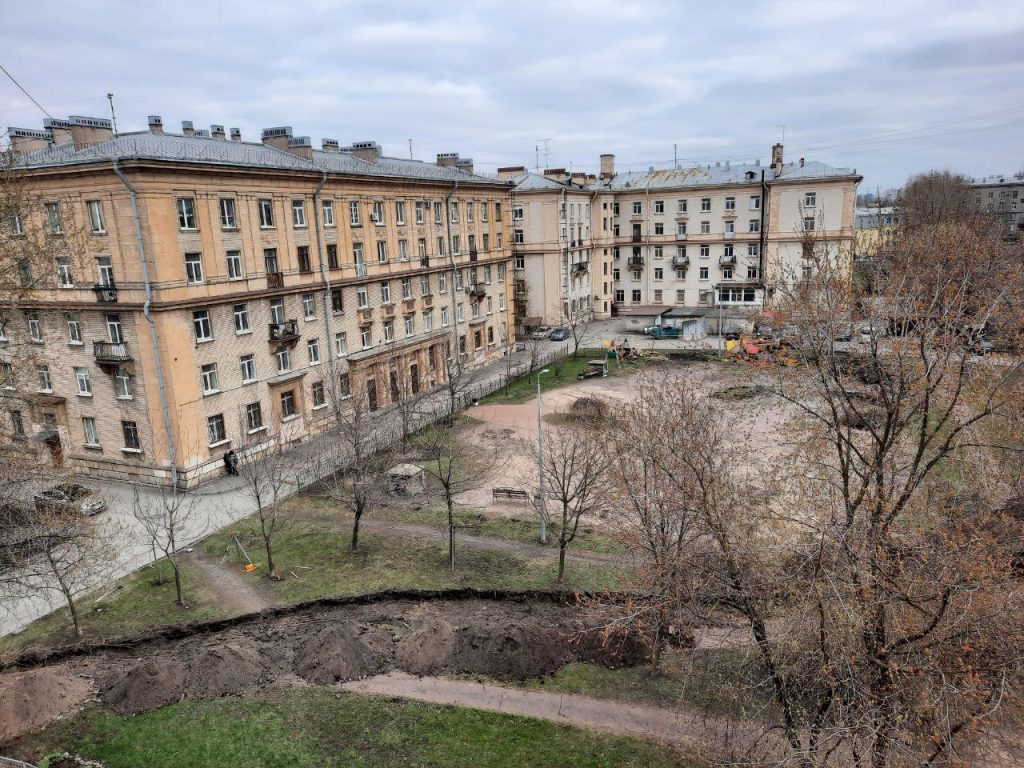 После сноса детской площадки в МО «Нарвский округ» детей из местного садика лишили песочниц