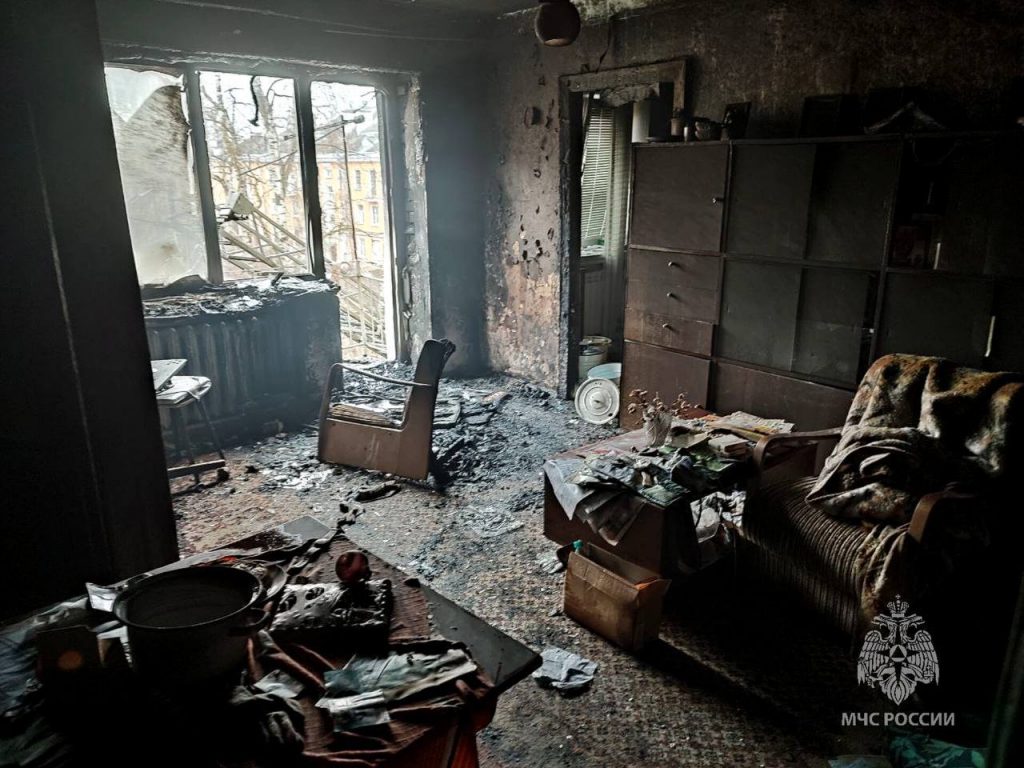 В псковской многоэтажке произошел пожар, погибла пенсионерка