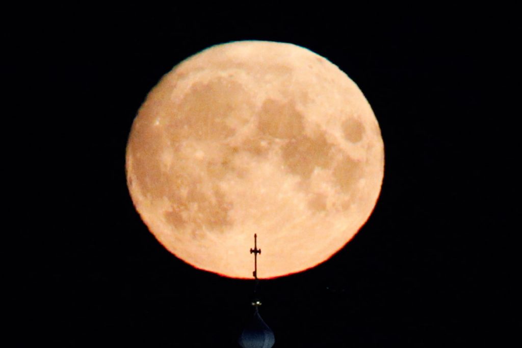 Полная Луна помешает наблюдению за звездопадом Лириды в ночь на 22 апреля