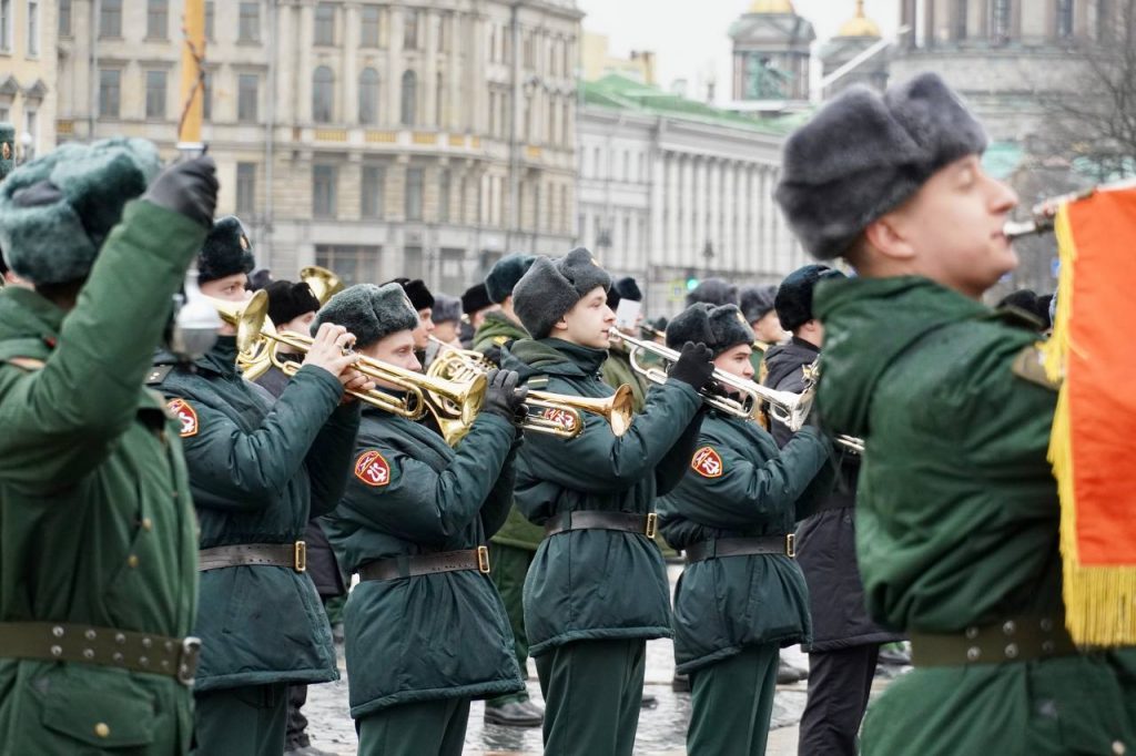 На Дворцовой оркестр провел первую репетицию ко Дню Победы
