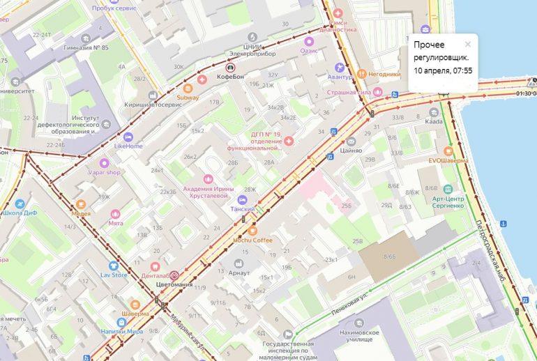 Вокруг Соборной мечети водители встали в бордовые пробки